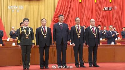 今天，为他们刷屏！