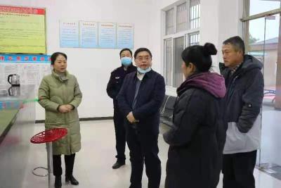 省监狱管理局党委书记、局长贾石松在高阳镇王集村调研指导精准扶贫工作