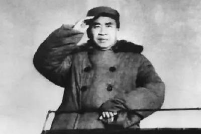 【党史故事】他是“中国红军之父”，穿着破洞袜子，21年从未领过元帅工资