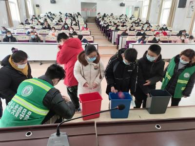 沙洋镇：垃圾分类实践活动进社区——小手拉大手 共建文明城