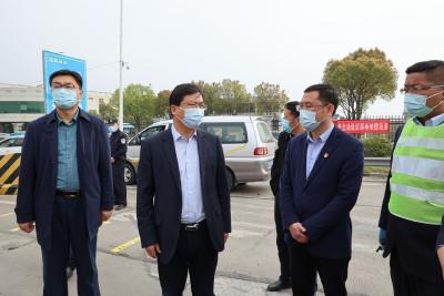 陈威到十里铺镇开展走基层活动