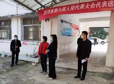 周翠兰调研社区建设、疫情防控工作