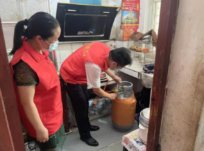 高阳镇卫生院开展燃气安全敲门行动