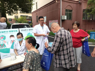 县疾控中心开展世界肝炎日宣传活动