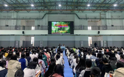 沙洋县职教中心开展女生教育专题讲座