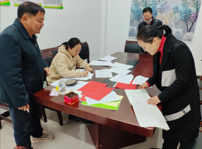 黄茜到十里铺镇督办 疫情防控和巩固脱贫成果后评估工作