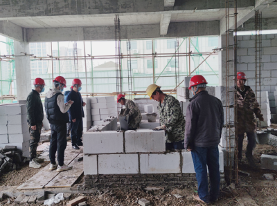 【深入学习贯彻党的二十大精神·项目建设加速度】初冬“火热” 全民健身活动中心项目建设施工忙