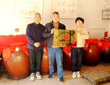 沙洋为市级非遗“杨家小曲酒酿造技艺”“风干鸡制作技艺”授牌