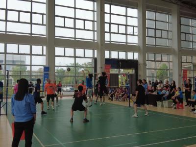 沙洋县举行迎五一“金文峰杯”气排球邀请赛