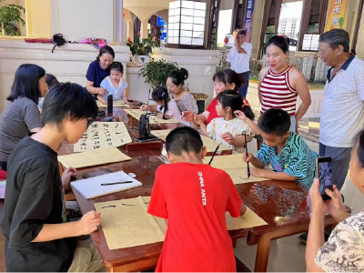 新湖社区：夏日清凉地  温情暖社区