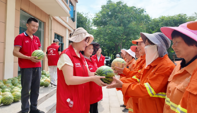 夏日送清凉  致敬城市“美容师”