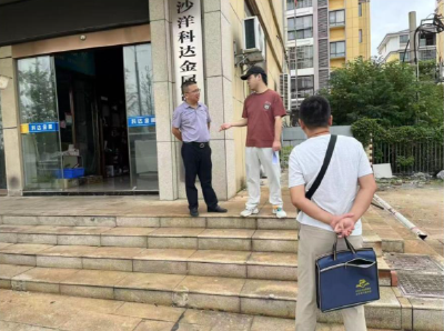 消除高空店招隐患 守护群众“头顶安全”