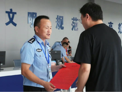 沙洋公安：以 “中国红” 温度  暖海外游子心