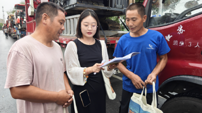 服务暖人心  沙洋县为跨区作业农机手送“爱心大礼包”