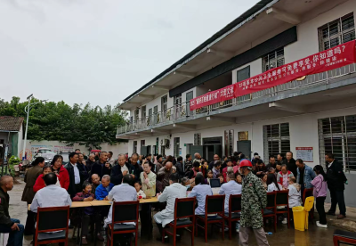 十里铺镇：“上门义诊暖民心，健康服务零距离”