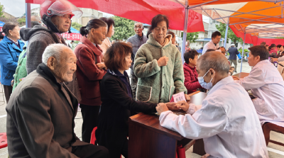 沙洋县卫生健康局开展“服务百姓健康行动”大型义诊活动