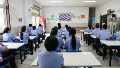 沙洋县干部群众收听收看纪念中国人民抗日战争暨世界反法西斯战争胜利80周年大会