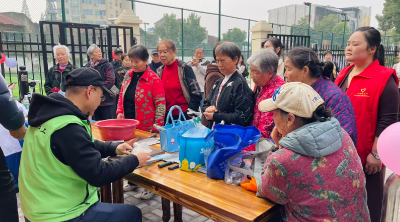 【网络中国节·重阳】社区重阳行 敬老传温情