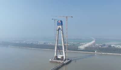 武荆宜高速汉江特大桥主塔“云端”封顶