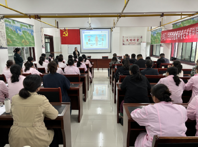 为护老“充电”      健康科普课堂搬进福利院