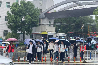 沙洋镇云龙社区：“多元共治” 护学岗，携手筑起平安路