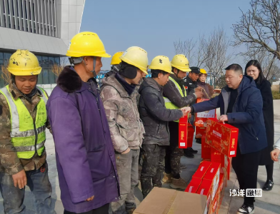 情系职工  县总工会持续开展“冬送温暖”行动