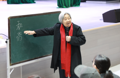 沙洋县纪念“三八”国际妇女节116周年巾帼红宣讲暨家庭教育讲座举行