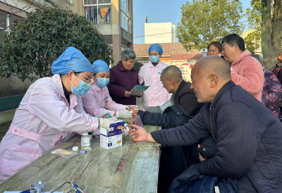 县人民医院：跑一线办实事 义诊守护“夕阳红”