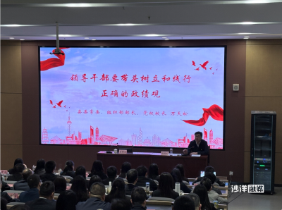 万天松为县委党校学员作专题授课