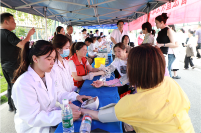 倡导积极婚育观 普及科学托育理念