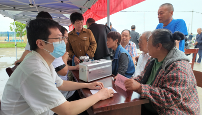 暖心义诊进乡村 健康服务暖民心