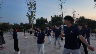 青春进官垱 公园共舞话民生