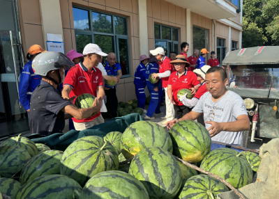 酷暑送清凉 关爱暖人心