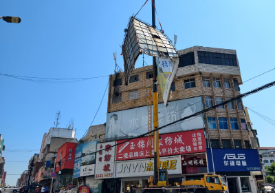 沙洋县城管局前置除险 全力守护群众“头顶安全”