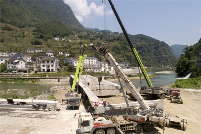 【项目建设劲逮逮】纸坊河中桥：梁板吊装全部完成 预计8月底建成通车