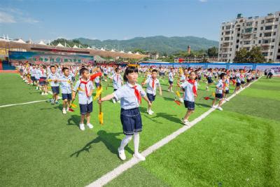 土家山寨盛开文明之花
