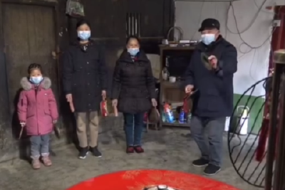 防控疫情 五峰镇村民“宅”出新花样