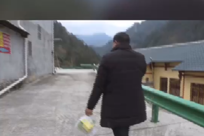 夫妻并肩 战“疫”一条心