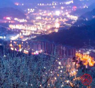 点亮五峰“光明路”