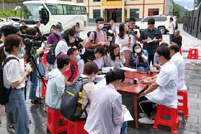 “走向我们的小康生活”媒体采访活动走进我县