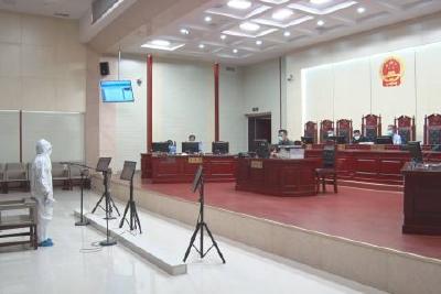 县人民法院公开庭审郭某某职务犯罪案件