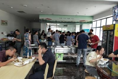 践行“光盘行动”这家职工食堂这样做