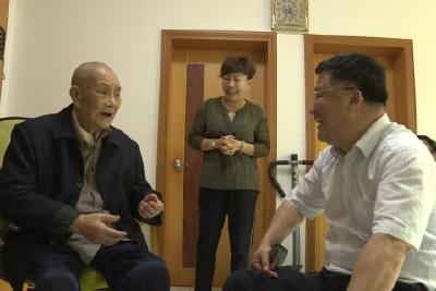 陈华慰问退伍老兵