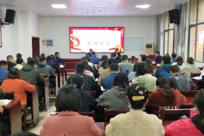 2020年全县青年人才“新时代 新担当 新作为”培训班开班  陈华鼓励青年干部：勇做“旗手”和“后浪” 为发展贡献力量