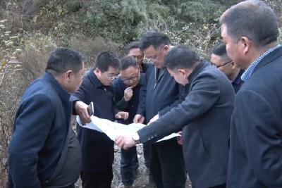陈华到西部乡镇调研指导乡村振兴工作
