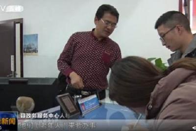 线下办事提质增效 更好服务老年群体