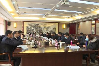 县委理论学习中心组举办专题读书班
