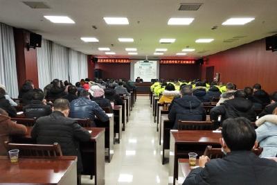县委宣讲团到多家单位开展党的十九届五中全会精神宣讲