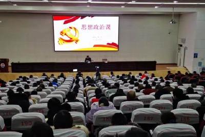 县委书记陈华到县高级中学讲授思想政治课
