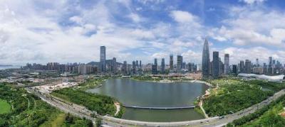 人民日报头版头条：风卷红旗过大关